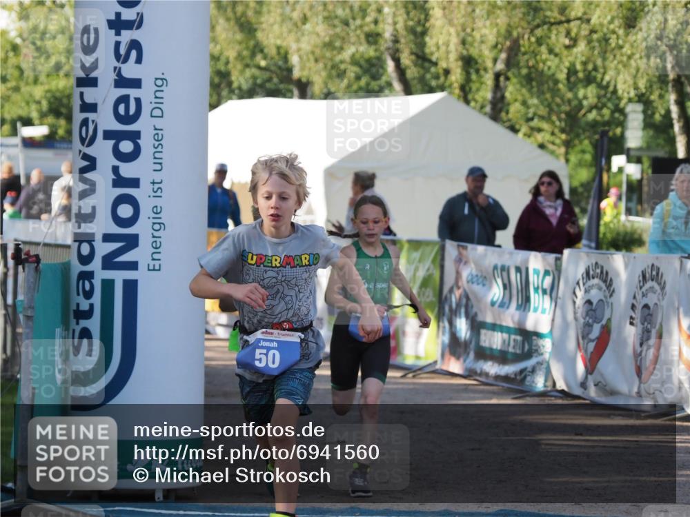 01.09.2024 - 17. Tribühne Triathlon Michael Strokosch http://msf.ph/oto/6941560 01.09.2024 09:15:43 Ziel 18, 32, 50 meine-sportfotos.de