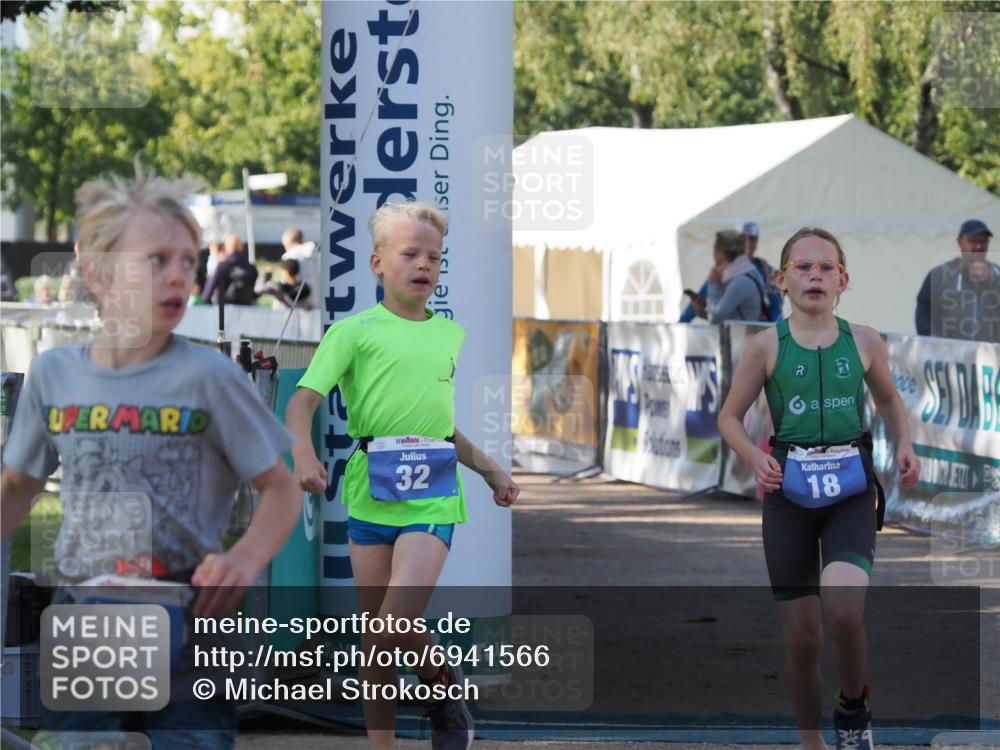 01.09.2024 - 17. Tribühne Triathlon Michael Strokosch http://msf.ph/oto/6941566 01.09.2024 09:15:44 Ziel 18, 32, 50 meine-sportfotos.de