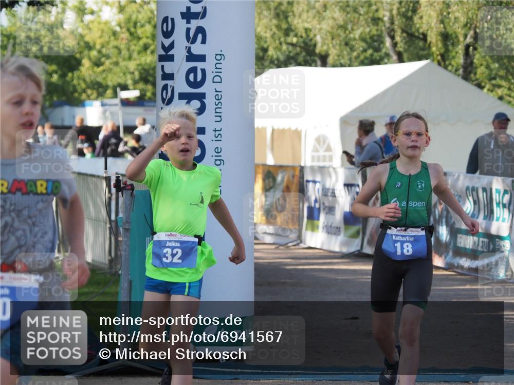 01.09.2024 - 17. Tribühne Triathlon Michael Strokosch http://msf.ph/oto/6941567 01.09.2024 09:15:45 Ziel 18, 32, 50 meine-sportfotos.de