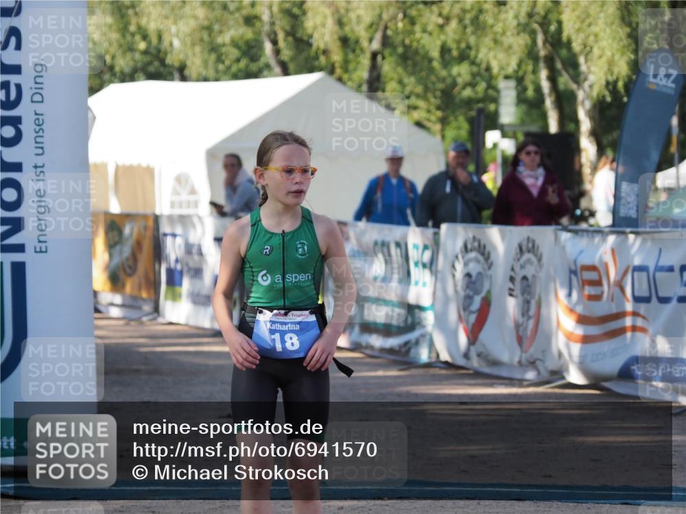 01.09.2024 - 17. Tribühne Triathlon Michael Strokosch http://msf.ph/oto/6941570 01.09.2024 09:15:46 Ziel 18, 32, 50 meine-sportfotos.de