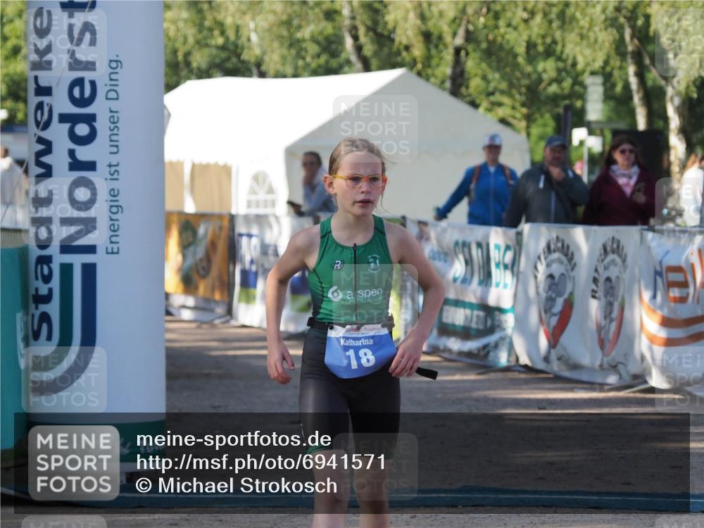 01.09.2024 - 17. Tribühne Triathlon Michael Strokosch http://msf.ph/oto/6941571 01.09.2024 09:15:46 Ziel 18, 32, 50 meine-sportfotos.de