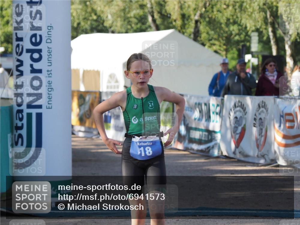 01.09.2024 - 17. Tribühne Triathlon Michael Strokosch http://msf.ph/oto/6941573 01.09.2024 09:15:46 Ziel 18, 32, 50 meine-sportfotos.de