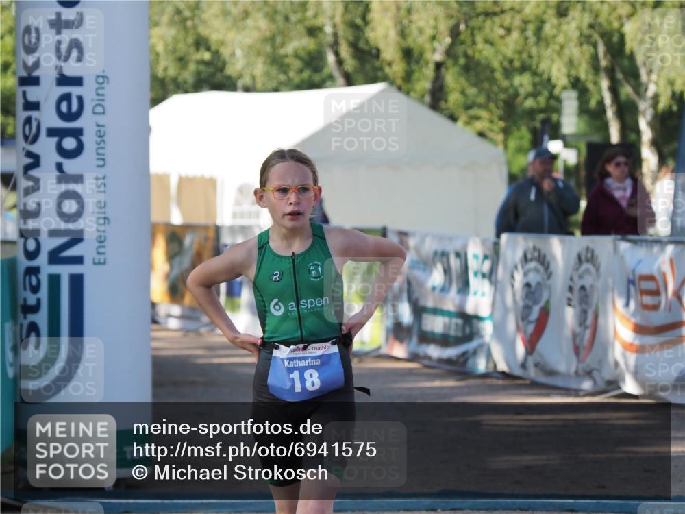 01.09.2024 - 17. Tribühne Triathlon Michael Strokosch http://msf.ph/oto/6941575 01.09.2024 09:15:46 Ziel 18, 32, 50 meine-sportfotos.de