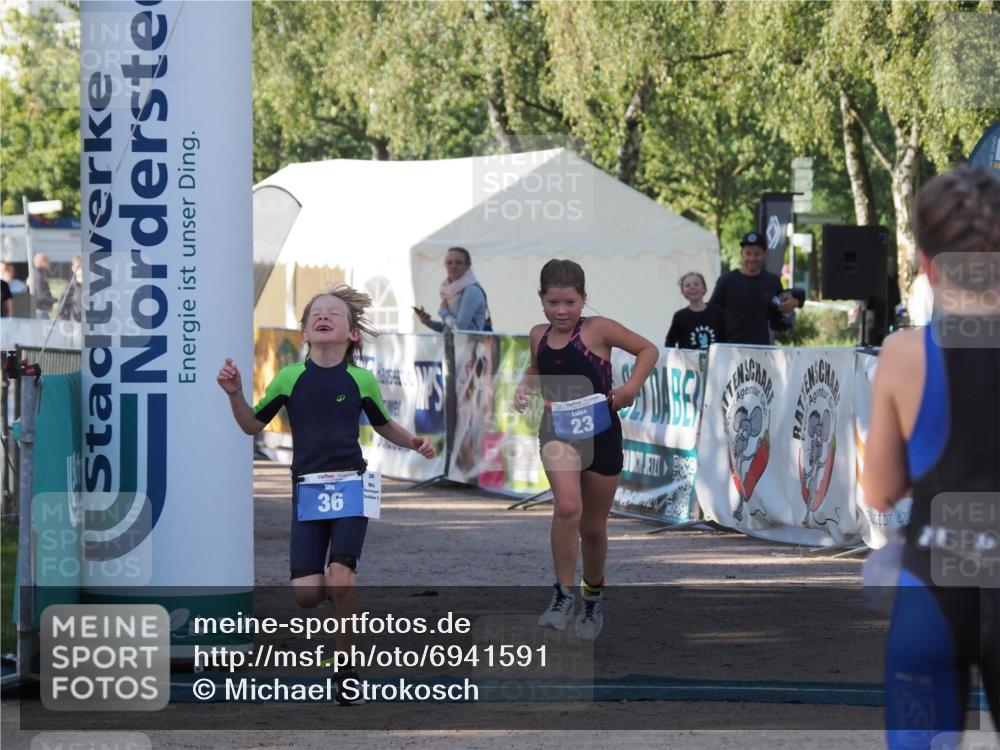 01.09.2024 - 17. Tribühne Triathlon Michael Strokosch http://msf.ph/oto/6941591 01.09.2024 09:15:56 Ziel 23, 36, 54 meine-sportfotos.de