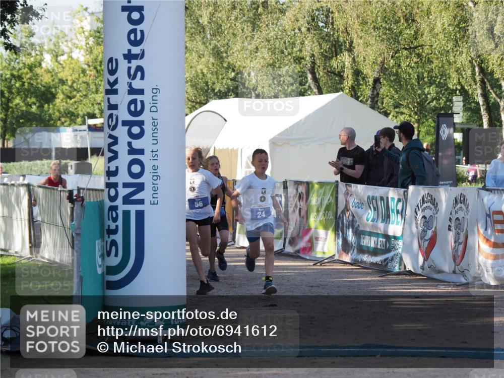 01.09.2024 - 17. Tribühne Triathlon Michael Strokosch http://msf.ph/oto/6941612 01.09.2024 09:16:30 Ziel 22, 24, 47, 56 meine-sportfotos.de