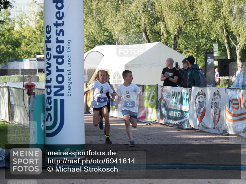 01.09.2024 - 17. Tribühne Triathlon Michael Strokosch http://msf.ph/oto/6941614 01.09.2024 09:16:31 Ziel 22, 24, 47, 56 meine-sportfotos.de
