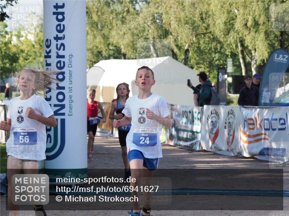 01.09.2024 - 17. Tribühne Triathlon Michael Strokosch http://msf.ph/oto/6941627 01.09.2024 09:16:33 Ziel 22, 24, 47, 56 meine-sportfotos.de