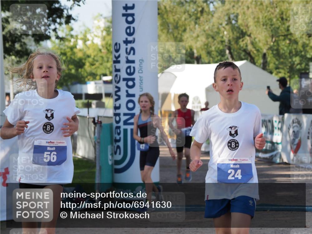 01.09.2024 - 17. Tribühne Triathlon Michael Strokosch http://msf.ph/oto/6941630 01.09.2024 09:16:34 Ziel 22, 24, 47, 56 meine-sportfotos.de
