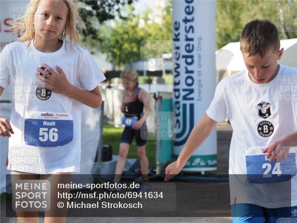 01.09.2024 - 17. Tribühne Triathlon Michael Strokosch http://msf.ph/oto/6941634 01.09.2024 09:16:35 Ziel 22, 24, 47, 56 meine-sportfotos.de