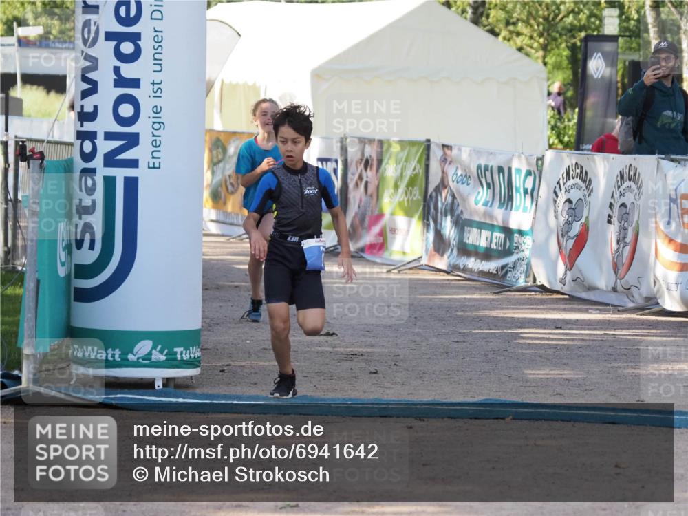 01.09.2024 - 17. Tribühne Triathlon Michael Strokosch http://msf.ph/oto/6941642 01.09.2024 09:16:42 Ziel 6, 38 meine-sportfotos.de