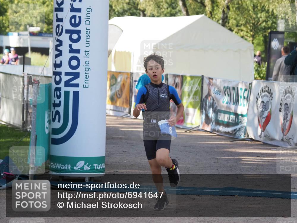 01.09.2024 - 17. Tribühne Triathlon Michael Strokosch http://msf.ph/oto/6941647 01.09.2024 09:16:42 Ziel 6, 38 meine-sportfotos.de