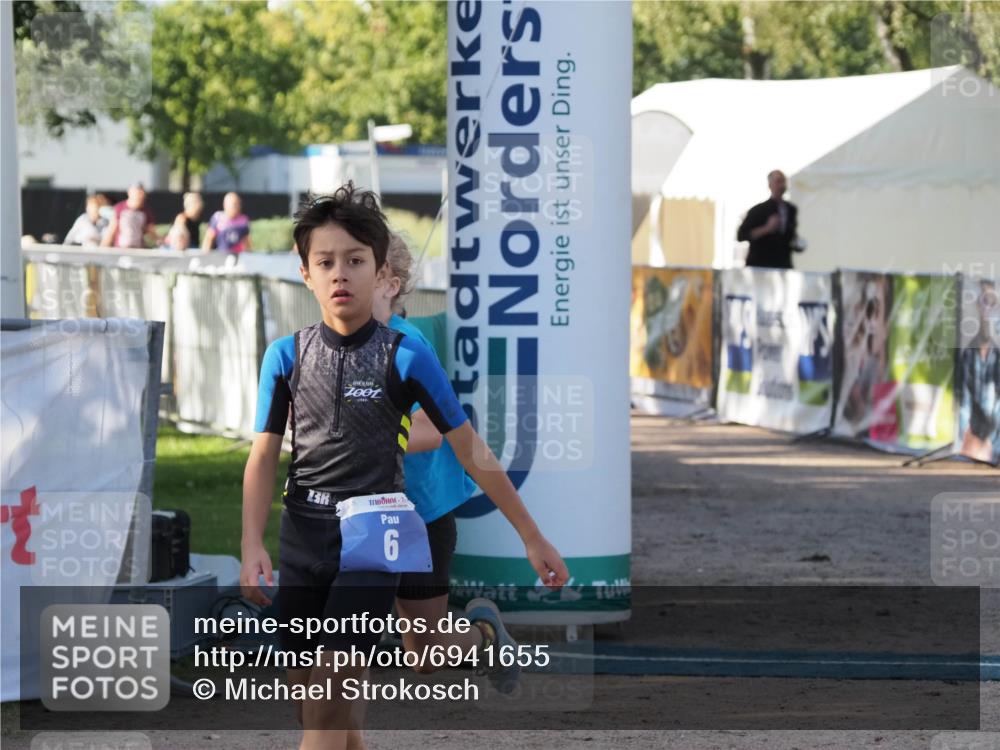 01.09.2024 - 17. Tribühne Triathlon Michael Strokosch http://msf.ph/oto/6941655 01.09.2024 09:16:44 Ziel 6, 38 meine-sportfotos.de
