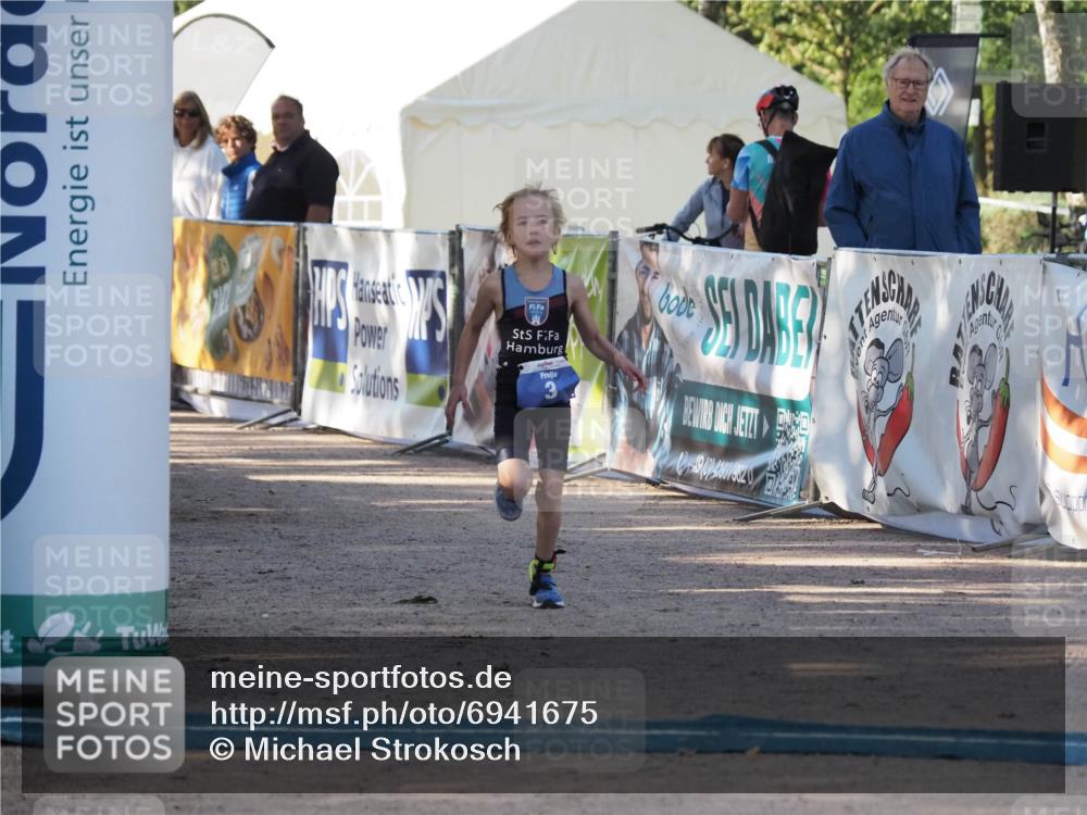 01.09.2024 - 17. Tribühne Triathlon Michael Strokosch http://msf.ph/oto/6941675 01.09.2024 09:17:32 Ziel 3 meine-sportfotos.de