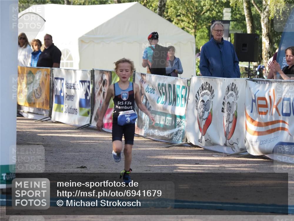 01.09.2024 - 17. Tribühne Triathlon Michael Strokosch http://msf.ph/oto/6941679 01.09.2024 09:17:32 Ziel 3 meine-sportfotos.de