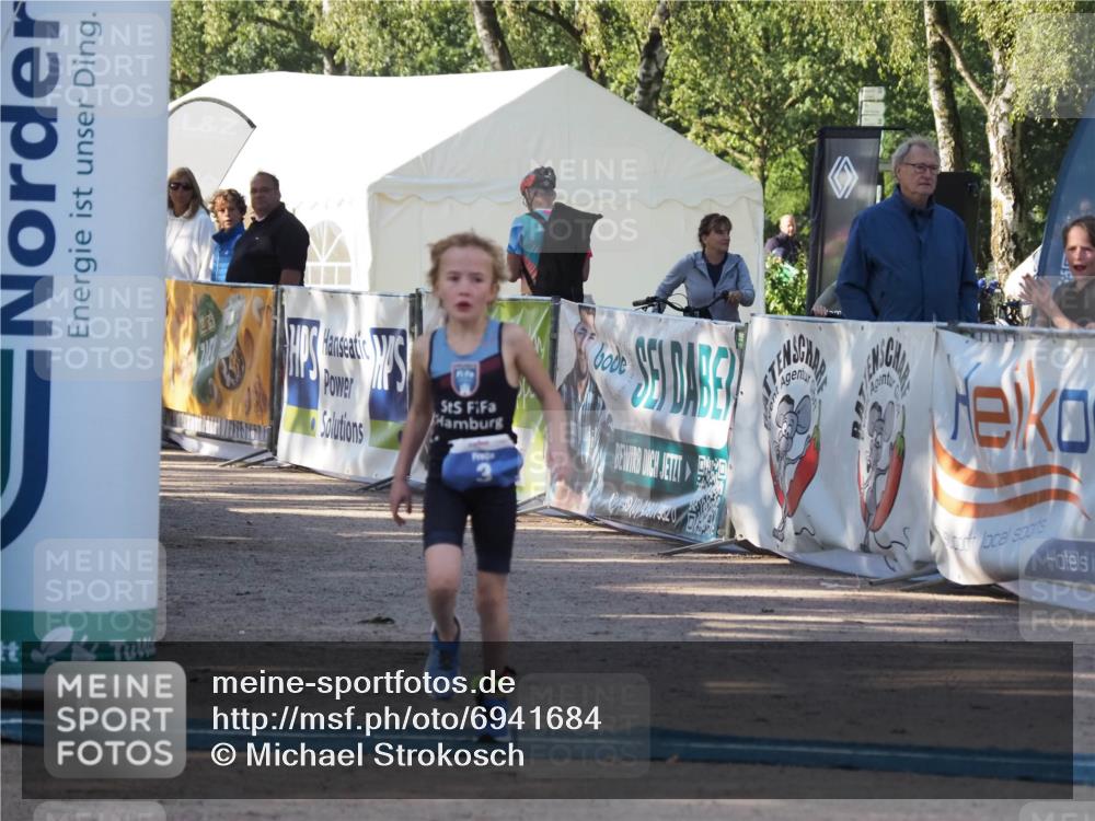 01.09.2024 - 17. Tribühne Triathlon Michael Strokosch http://msf.ph/oto/6941684 01.09.2024 09:17:33 Ziel 3 meine-sportfotos.de