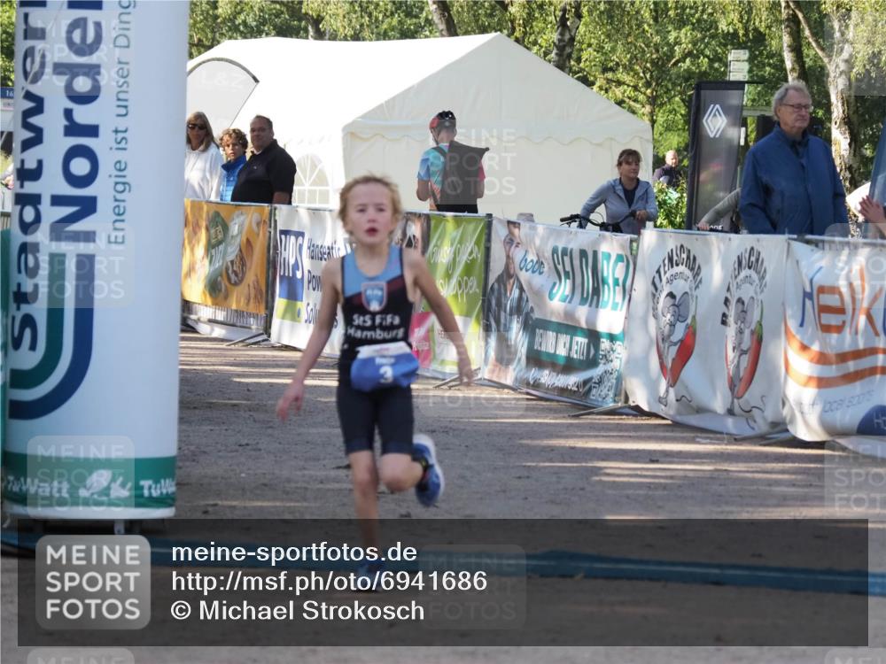 01.09.2024 - 17. Tribühne Triathlon Michael Strokosch http://msf.ph/oto/6941686 01.09.2024 09:17:33 Ziel 3 meine-sportfotos.de