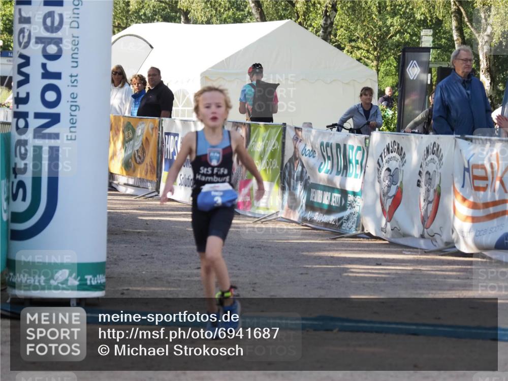 01.09.2024 - 17. Tribühne Triathlon Michael Strokosch http://msf.ph/oto/6941687 01.09.2024 09:17:34 Ziel 3 meine-sportfotos.de