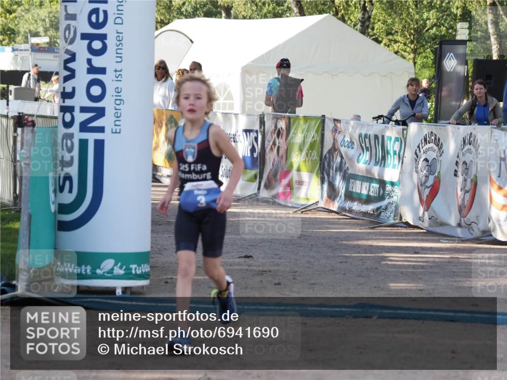 01.09.2024 - 17. Tribühne Triathlon Michael Strokosch http://msf.ph/oto/6941690 01.09.2024 09:17:34 Ziel 3 meine-sportfotos.de