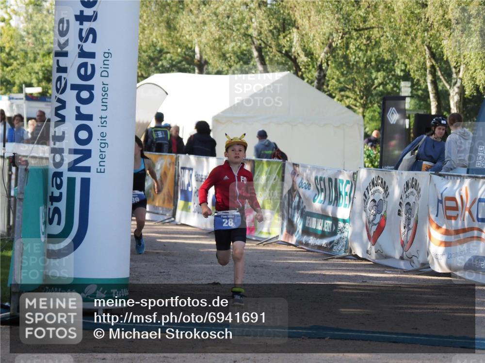 01.09.2024 - 17. Tribühne Triathlon Michael Strokosch http://msf.ph/oto/6941691 01.09.2024 09:17:57 Ziel 28 meine-sportfotos.de
