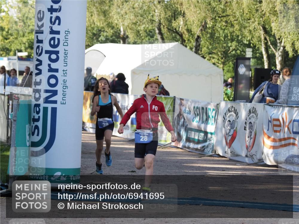 01.09.2024 - 17. Tribühne Triathlon Michael Strokosch http://msf.ph/oto/6941695 01.09.2024 09:17:58 Ziel 28 meine-sportfotos.de
