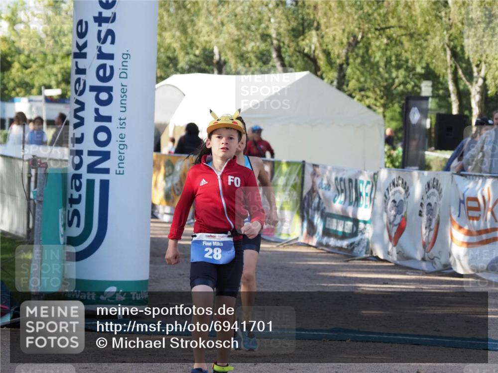 01.09.2024 - 17. Tribühne Triathlon Michael Strokosch http://msf.ph/oto/6941701 01.09.2024 09:17:59 Ziel 28 meine-sportfotos.de