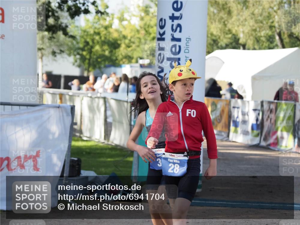 01.09.2024 - 17. Tribühne Triathlon Michael Strokosch http://msf.ph/oto/6941704 01.09.2024 09:18:01 Ziel 28 meine-sportfotos.de