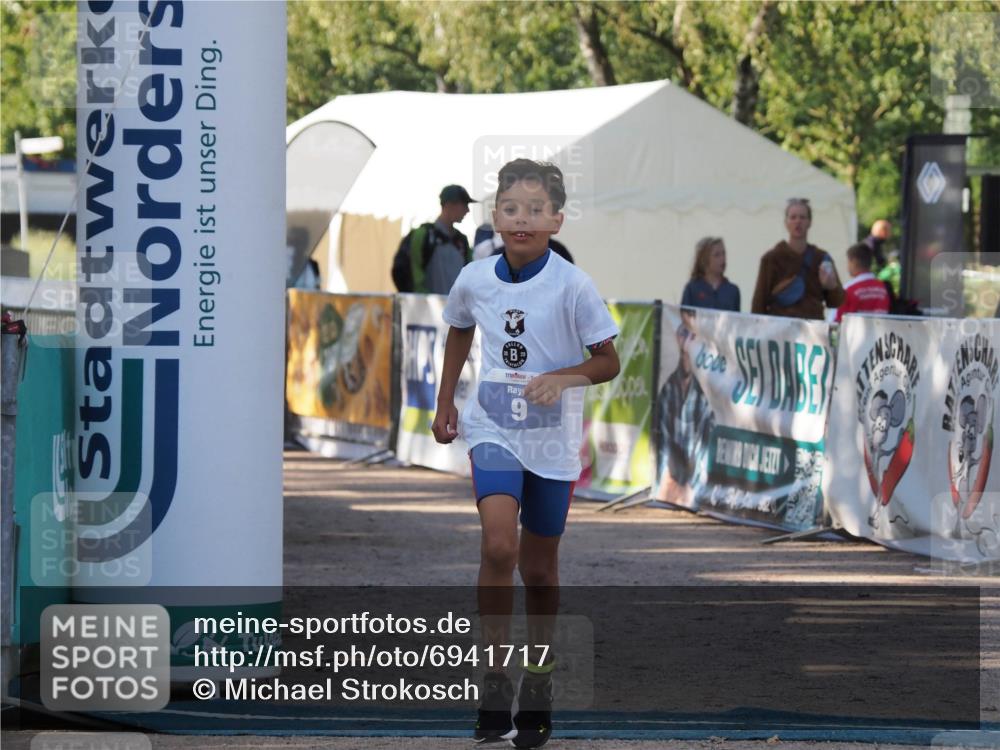 01.09.2024 - 17. Tribühne Triathlon Michael Strokosch http://msf.ph/oto/6941717 01.09.2024 09:18:25 Ziel 9 meine-sportfotos.de