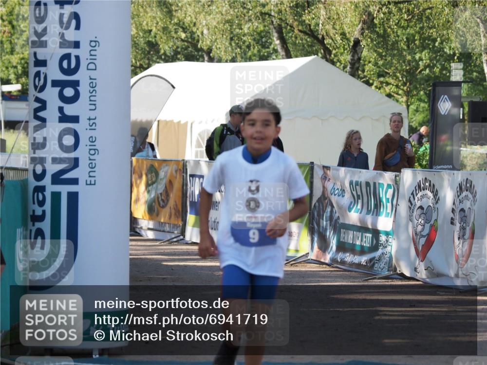 01.09.2024 - 17. Tribühne Triathlon Michael Strokosch http://msf.ph/oto/6941719 01.09.2024 09:18:25 Ziel 9 meine-sportfotos.de