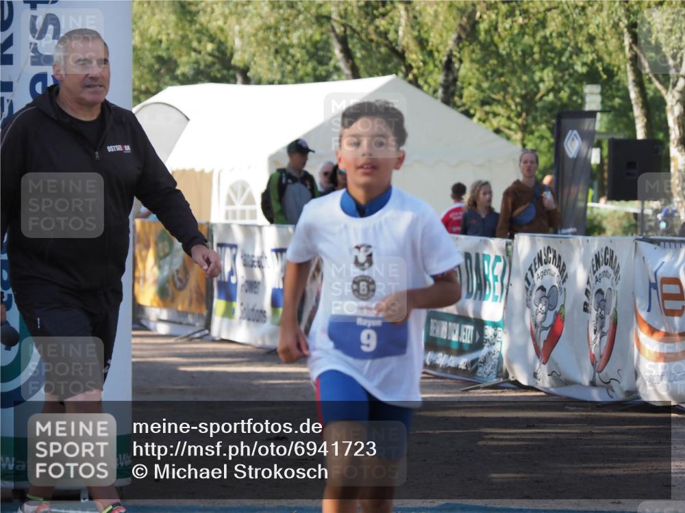 01.09.2024 - 17. Tribühne Triathlon Michael Strokosch http://msf.ph/oto/6941723 01.09.2024 09:18:26 Ziel 9 meine-sportfotos.de