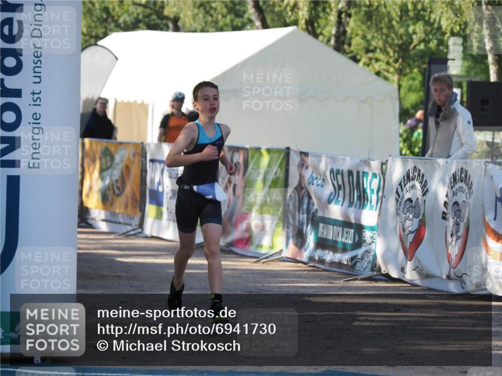 01.09.2024 - 17. Tribühne Triathlon Michael Strokosch http://msf.ph/oto/6941730 01.09.2024 09:19:09 Ziel 21 meine-sportfotos.de