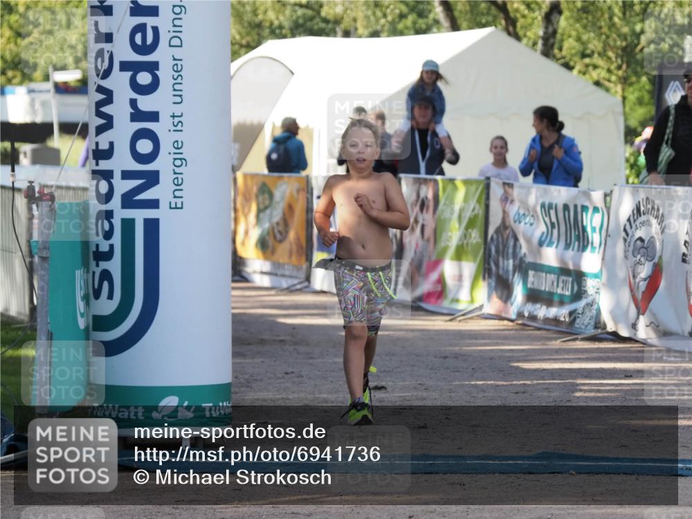 01.09.2024 - 17. Tribühne Triathlon Michael Strokosch http://msf.ph/oto/6941736 01.09.2024 09:19:47 Ziel 1487 meine-sportfotos.de