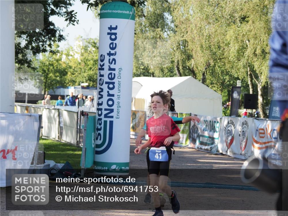 01.09.2024 - 17. Tribühne Triathlon Michael Strokosch http://msf.ph/oto/6941753 01.09.2024 09:20:23 Ziel 5, 41 meine-sportfotos.de