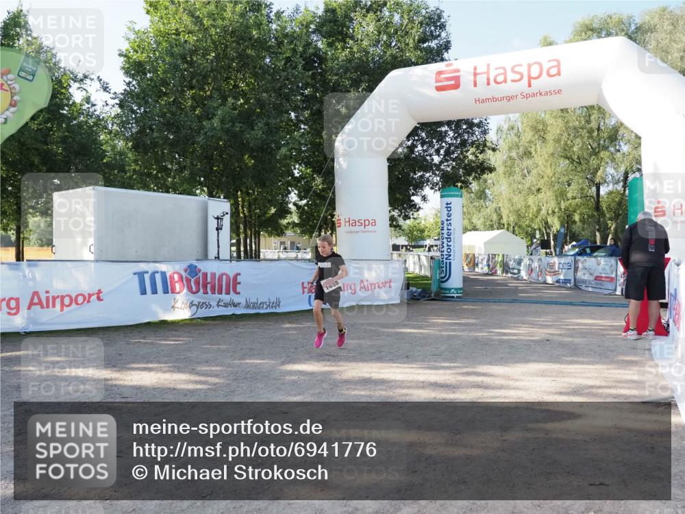 01.09.2024 - 17. Tribühne Triathlon Michael Strokosch http://msf.ph/oto/6941776 01.09.2024 09:22:57 Ziel 1488 meine-sportfotos.de
