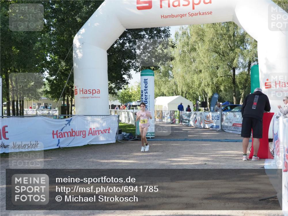 01.09.2024 - 17. Tribühne Triathlon Michael Strokosch http://msf.ph/oto/6941785 01.09.2024 09:24:12 Ziel 76 meine-sportfotos.de