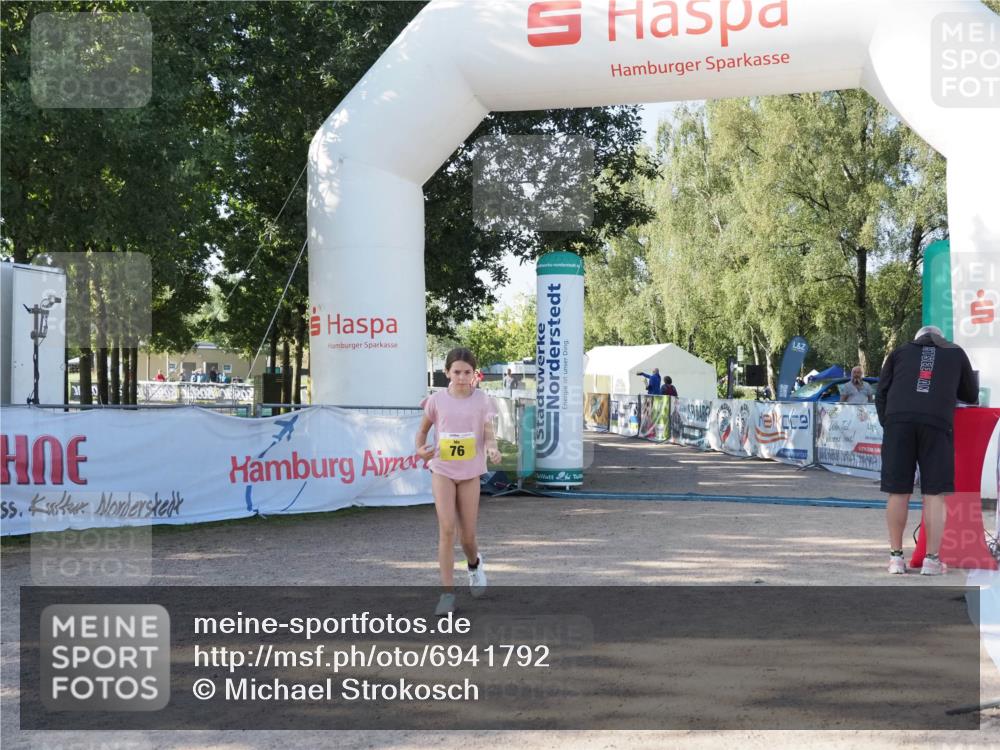 01.09.2024 - 17. Tribühne Triathlon Michael Strokosch http://msf.ph/oto/6941792 01.09.2024 09:24:14 Ziel 76 meine-sportfotos.de