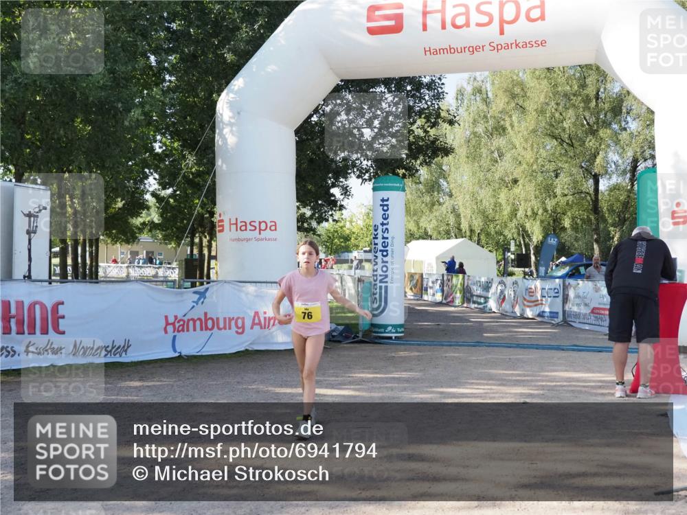 01.09.2024 - 17. Tribühne Triathlon Michael Strokosch http://msf.ph/oto/6941794 01.09.2024 09:24:14 Ziel 76 meine-sportfotos.de
