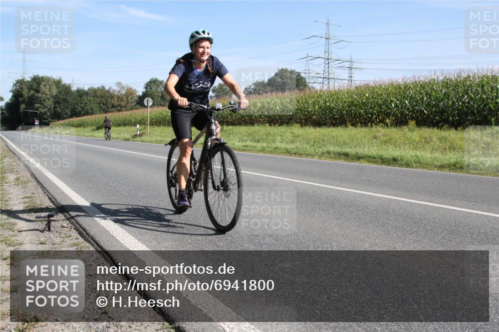 01.09.2024 - 17. Tribühne Triathlon H.Heesch http://msf.ph/oto/6941800 01.09.2024 10:37:10 Radfahren 1068 meine-sportfotos.de