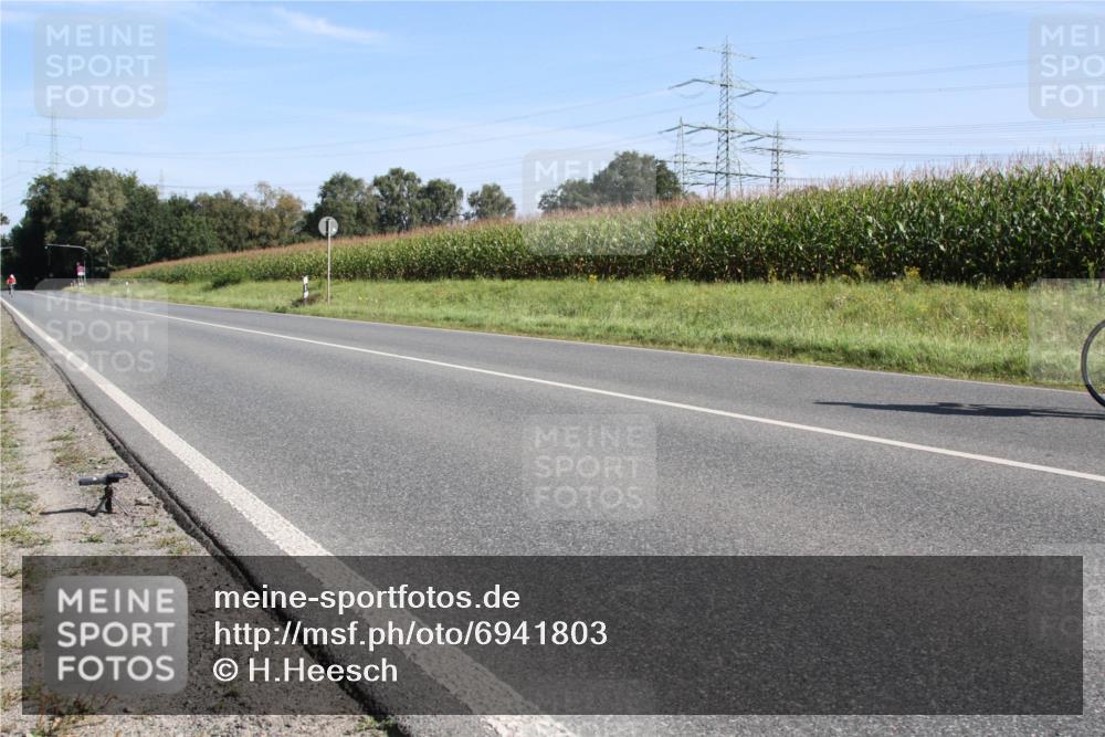 01.09.2024 - 17. Tribühne Triathlon H.Heesch http://msf.ph/oto/6941803 01.09.2024 10:38:21 Radfahren 238 meine-sportfotos.de