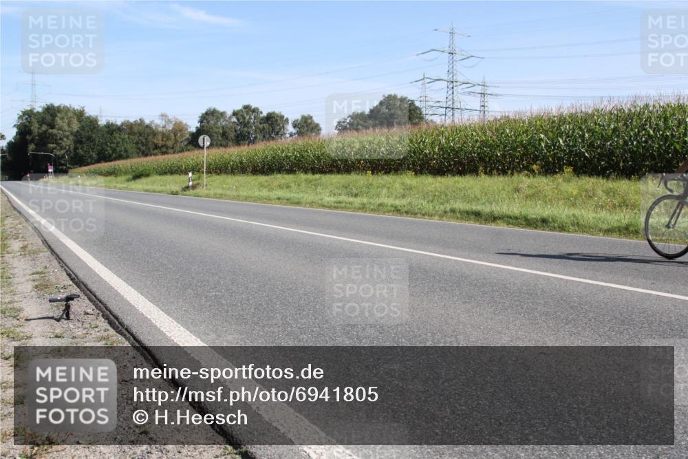 01.09.2024 - 17. Tribühne Triathlon H.Heesch http://msf.ph/oto/6941805 01.09.2024 10:38:47 Radfahren 184 meine-sportfotos.de