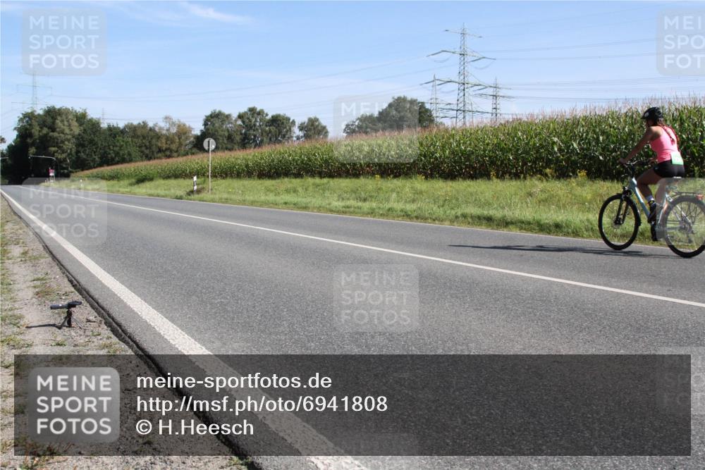 01.09.2024 - 17. Tribühne Triathlon H.Heesch http://msf.ph/oto/6941808 01.09.2024 10:39:55 Radfahren 276 meine-sportfotos.de