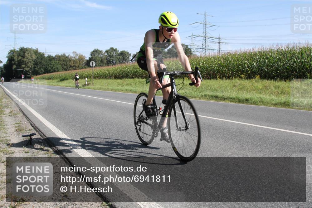 01.09.2024 - 17. Tribühne Triathlon H.Heesch http://msf.ph/oto/6941811 01.09.2024 10:40:40 Radfahren 179, 294 meine-sportfotos.de