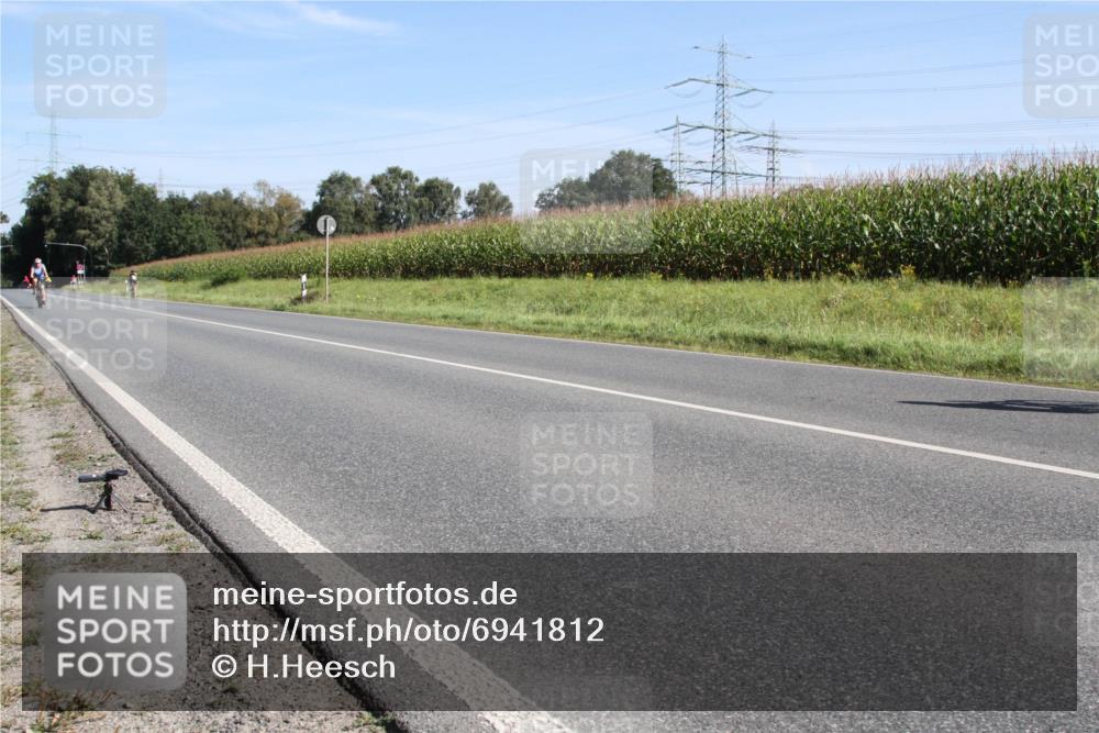 01.09.2024 - 17. Tribühne Triathlon H.Heesch http://msf.ph/oto/6941812 01.09.2024 10:40:46 Radfahren 179 meine-sportfotos.de