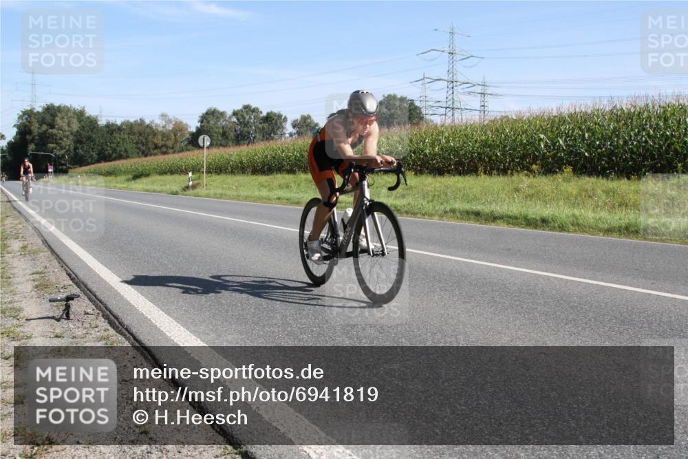 01.09.2024 - 17. Tribühne Triathlon H.Heesch http://msf.ph/oto/6941819 01.09.2024 10:41:51 Radfahren 255, 268, 285 meine-sportfotos.de