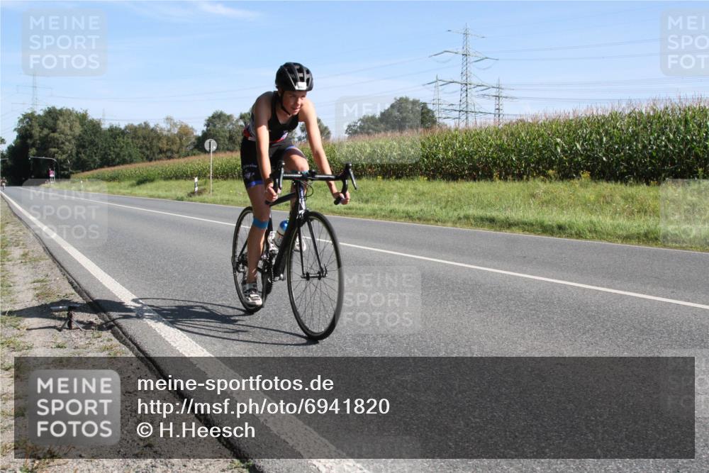 01.09.2024 - 17. Tribühne Triathlon H.Heesch http://msf.ph/oto/6941820 01.09.2024 10:41:54 Radfahren 255, 268, 285 meine-sportfotos.de