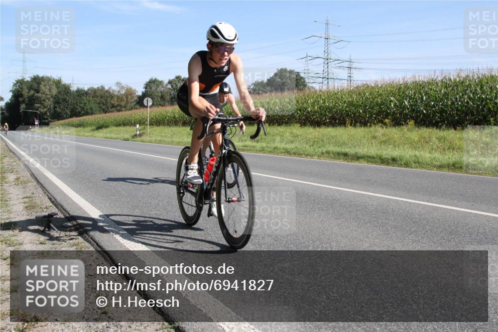 01.09.2024 - 17. Tribühne Triathlon H.Heesch http://msf.ph/oto/6941827 01.09.2024 10:42:33 Radfahren 205, 247 meine-sportfotos.de