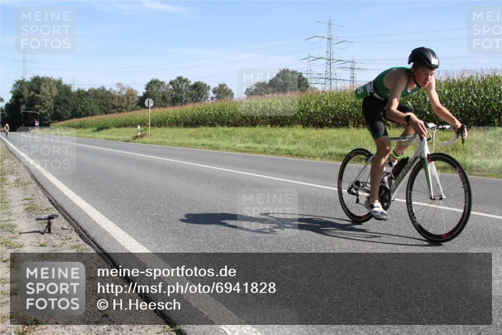 01.09.2024 - 17. Tribühne Triathlon H.Heesch http://msf.ph/oto/6941828 01.09.2024 10:42:34 Radfahren 205, 247 meine-sportfotos.de