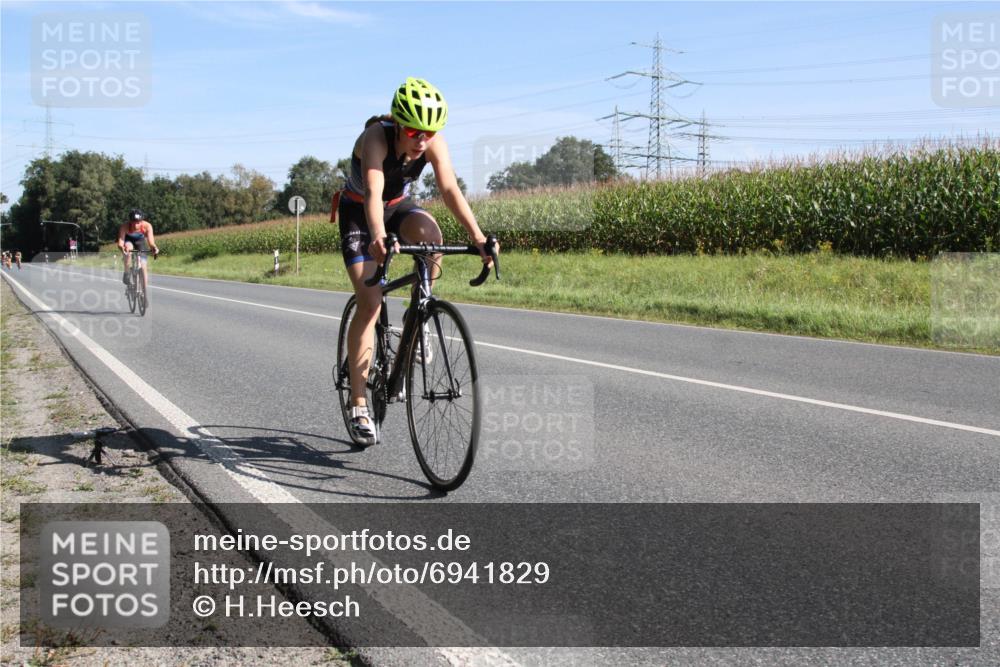 01.09.2024 - 17. Tribühne Triathlon H.Heesch http://msf.ph/oto/6941829 01.09.2024 10:42:40 Radfahren 251, 253 meine-sportfotos.de