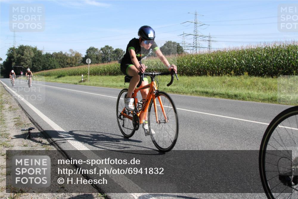 01.09.2024 - 17. Tribühne Triathlon H.Heesch http://msf.ph/oto/6941832 01.09.2024 10:42:49 Radfahren 246, 264, 273, 274 meine-sportfotos.de