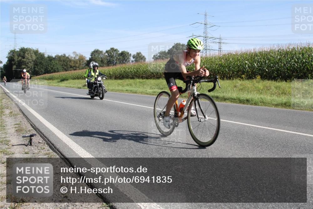 01.09.2024 - 17. Tribühne Triathlon H.Heesch http://msf.ph/oto/6941835 01.09.2024 10:43:23 Radfahren 207, 272, 277 meine-sportfotos.de