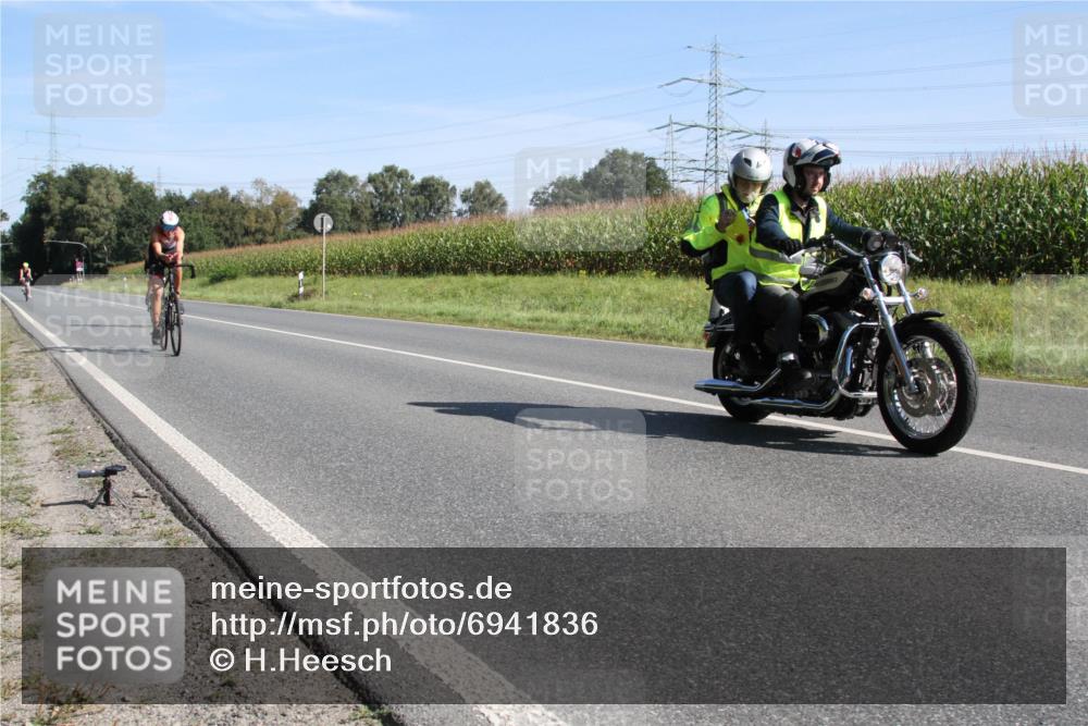 01.09.2024 - 17. Tribühne Triathlon H.Heesch http://msf.ph/oto/6941836 01.09.2024 10:43:24 Radfahren 207, 272, 277, 296 meine-sportfotos.de